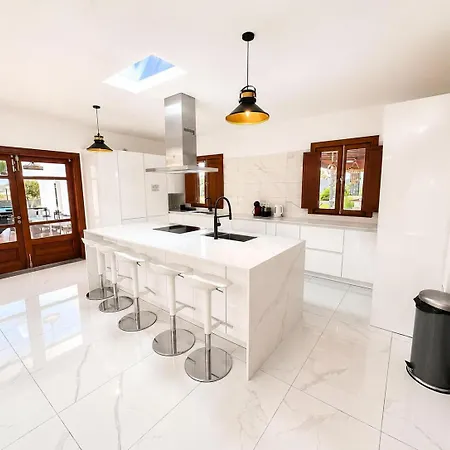 Elise With Private Heated Pool Villa Costa Teguise